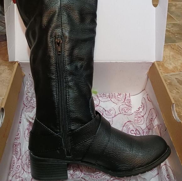Women's calf length boots - Picture 2 of 6